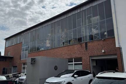 Gepflegte Lagerhalle mit Büroetage und rückseitig gelegenen Freifläche im Bezirk Eimsbüttel!