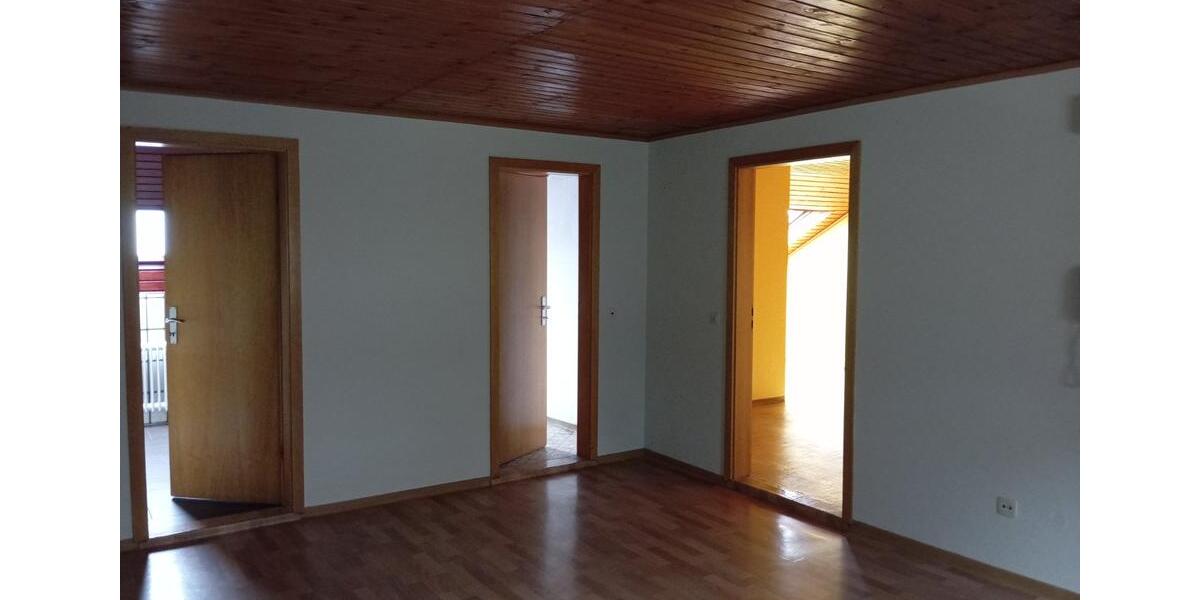 Dachgeschoßwohnung Sinsheim - 3 Zimmer, 100 m&sup2;, 680&euro; | Angebot:25105272