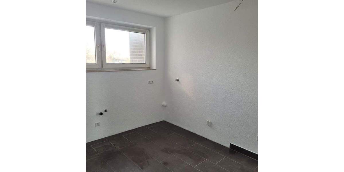 Etagenwohnung Köln-Pesch Pesch - 3 Zimmer, 83 m&sup2;, 1.350&euro; | Angebot:25062906