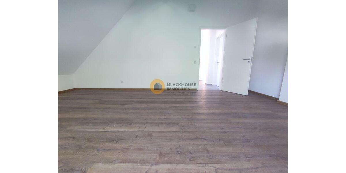 Dachgeschoßwohnung Ingolstadt Südost - 6 Zimmer, 187 m&sup2;, 2.400&euro; | Angebot:24494397