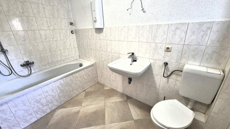 Erdgeschoßwohnung Wallhausen - 3 Zimmer, 95 m&sup2;, 450&euro; | Angebot:24801420