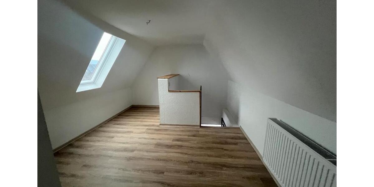 Dachgeschoßwohnung Löhne - 3 Zimmer, 100 m&sup2;, 1.000&euro; | Angebot:24818729