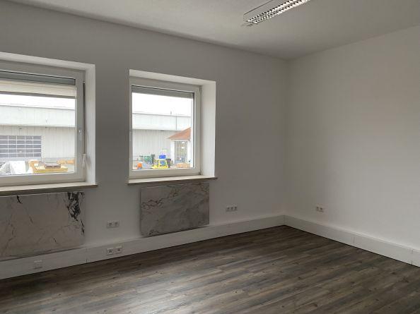 VB2794a Teilbares, saniertes Bürohaus mit Anbau Neutraubling zimmer