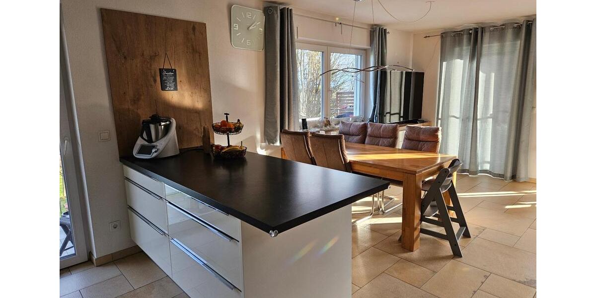 Hochwertige 120m²-Wohnung im 1. OG in Saaldorf zu vermieten 4 zimmer