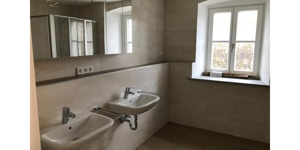 Etagenwohnung Pfreimd - 4 Zimmer, 113 m&sup2;, 780&euro; | Angebot:25963117