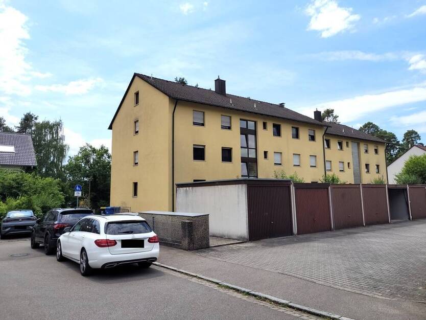 * ANSPRECHEND * LICHTDURCHFLUTET * NATURNAH * tolle 3-Zi-Wohnung mit SÜDBALKON im Nürnberger Süden