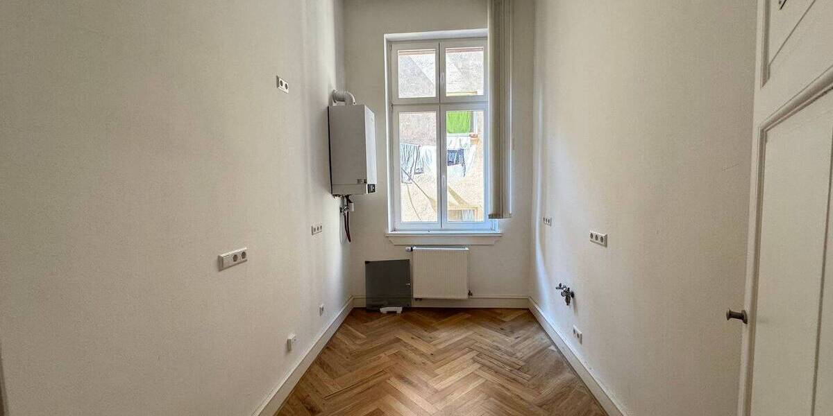 Gewerbeobjekt Baden-Baden Innenstadt - 3 Zimmer, 82 m&sup2;, 900&euro; | Angebot:26080119