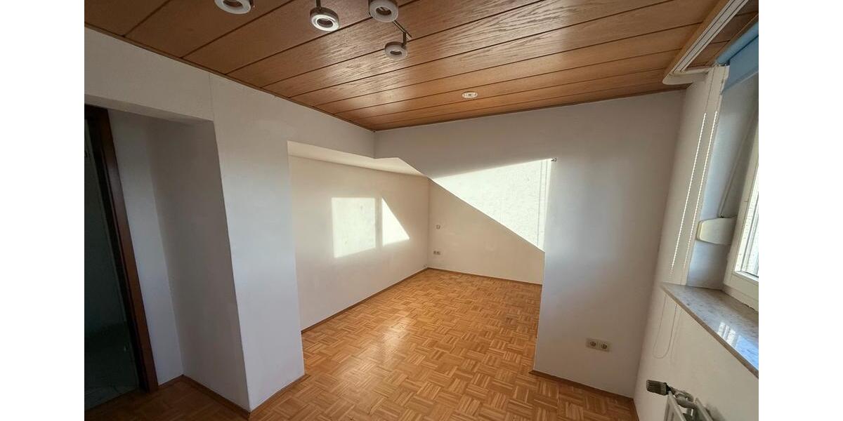 Dachgeschoßwohnung Vöhl - 3 Zimmer, 93 m&sup2;, 480&euro; | Angebot:25941692