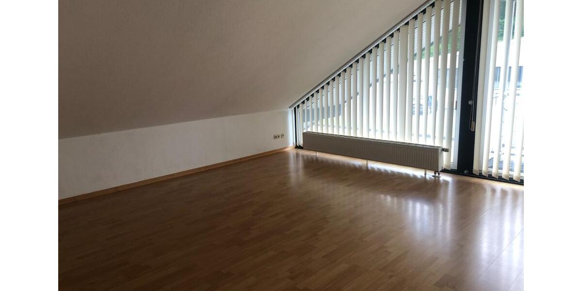 Dachgeschoßwohnung Lissendorf - 3 Zimmer, 143 m&sup2;, 1.050&euro; | Angebot:25056598