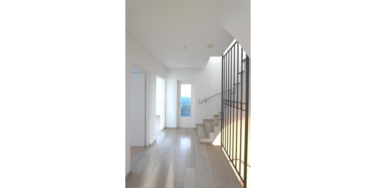 HN-Ost, großzügige renovierte Doppelhaushälfte mit großem Süd Garten 7 zimmer