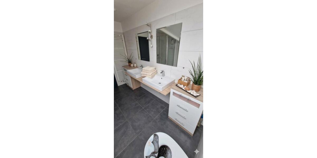Einfamilienhaus Wesel - 8 Zimmer, 200 m&sup2;, 2.850&euro; | Angebot:26595947