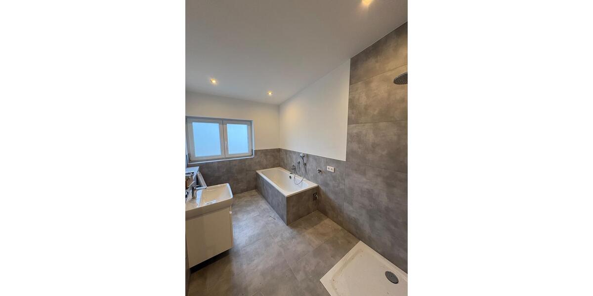 Dachgeschoßwohnung Weinheim - 3 Zimmer, 127 m&sup2;, 1.525&euro; | Angebot:24377941