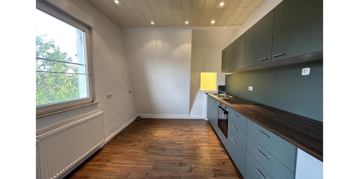 3 -Zimmer Maisonette Wohnung mit Wanne und EBK 3 zimmer
