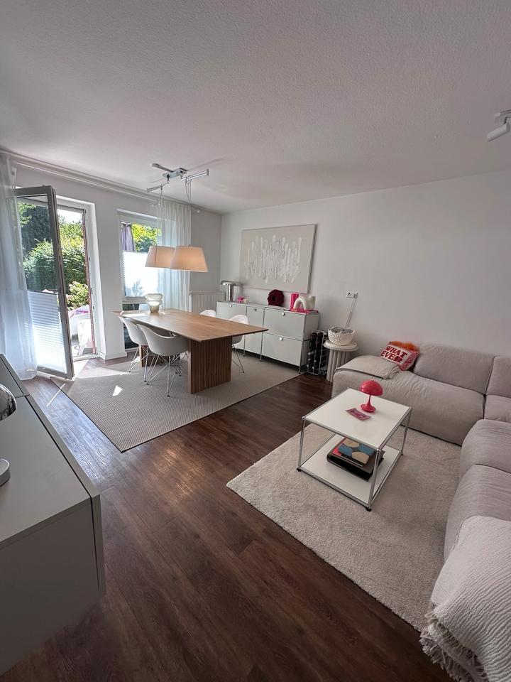 Traumhafte 2 Zimmer Wohnung zentral mit eigenem Garten + Terrasse