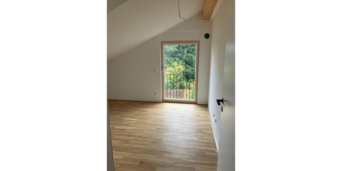Dachgeschoßwohnung Grafrath - 3 Zimmer, 67 m&sup2;, 2.100&euro; | Angebot:24524231