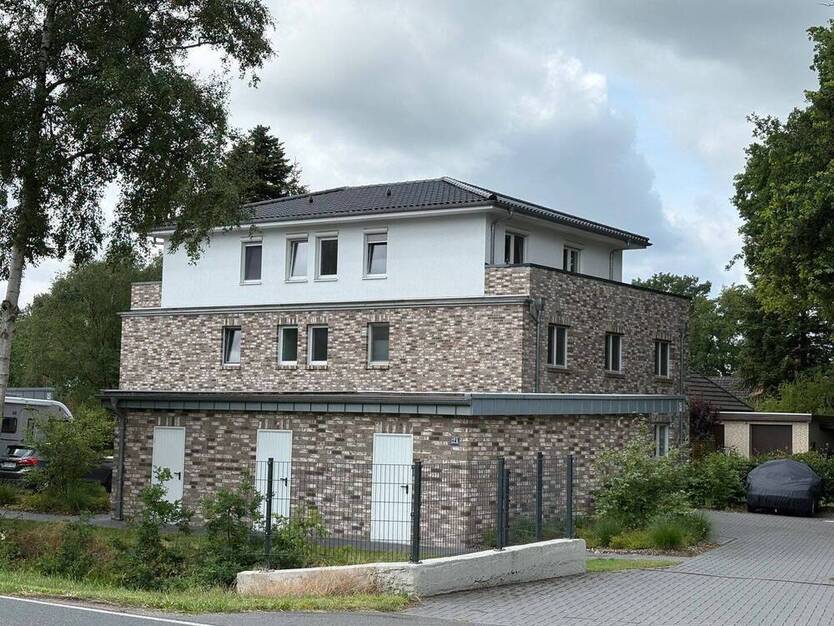 !! SCHICK !! gepflegte + schöne 3 Zimmer-Wohnung mit FAHRSTUHL und BALKON ! in OTTERSBERG