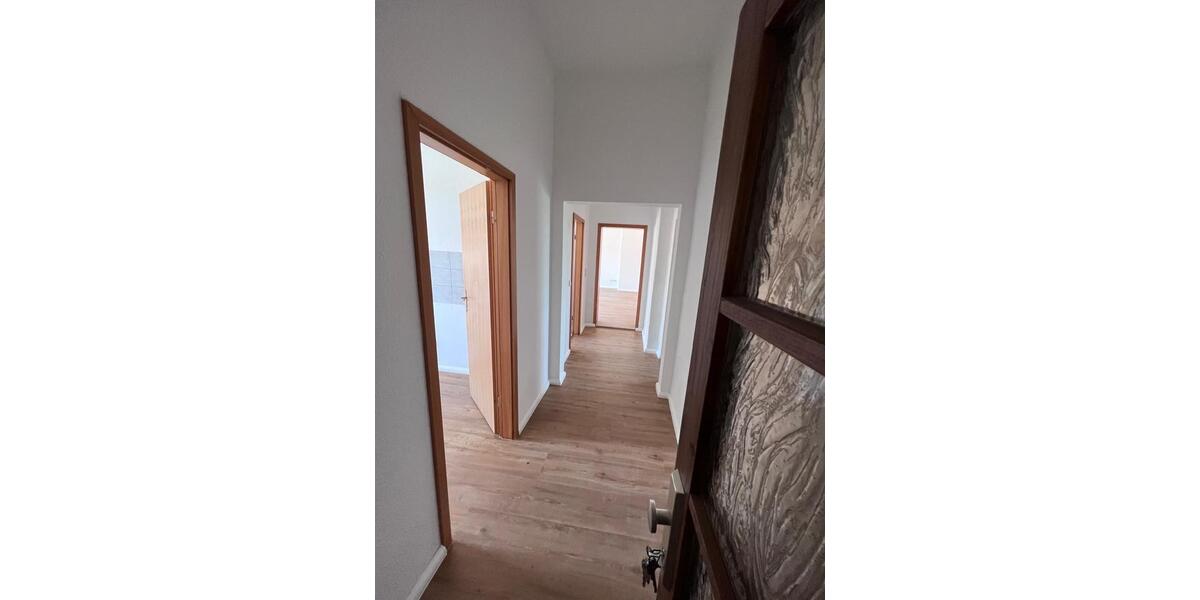 Erdgeschoßwohnung Querfurt - 3 Zimmer, 91 m&sup2;, 505&euro; | Angebot:26123970