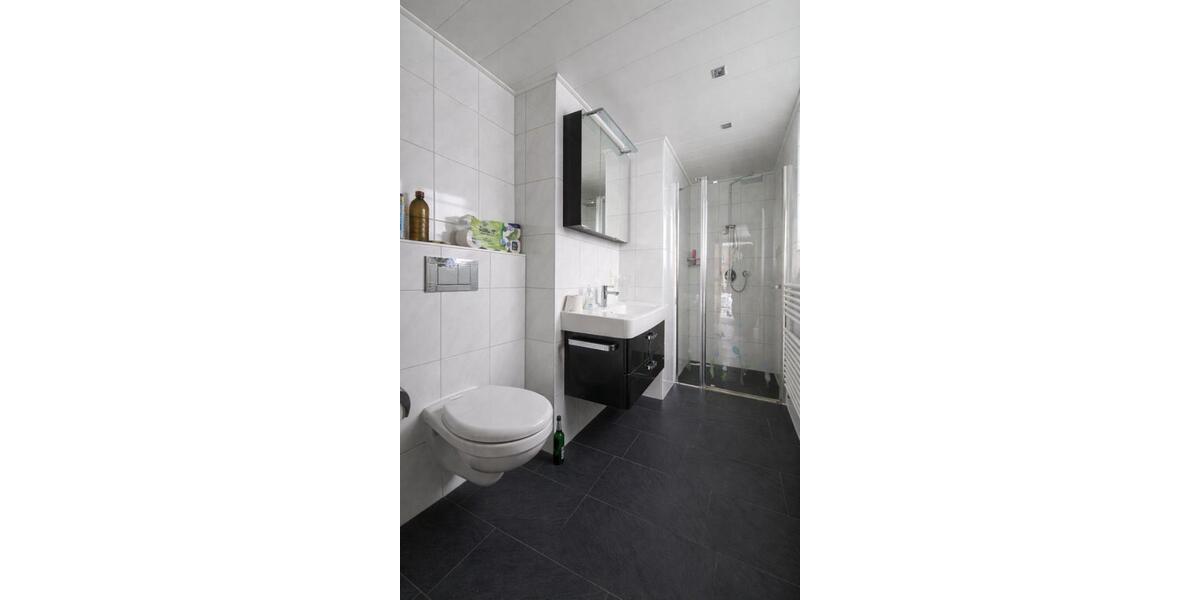 WG-Zimmer in großzügigem Haus (Misburg) nahe Bus&Bahn Haltestelle 4 zimmer