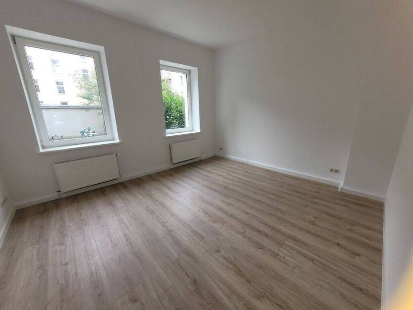 NEU: Ab sofort, frisch sanierte KTV-Whg. mit neuem Bodenbelag, ohne EBK, Gem.- Garten