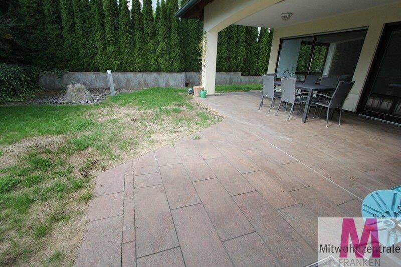 Weitläufiges Haus mit Garten
