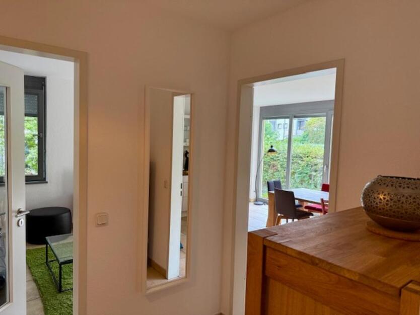 2,5-Zimmer-Wohnung mit Terrasse & kleinem Garten in Rheinnähe zimmer