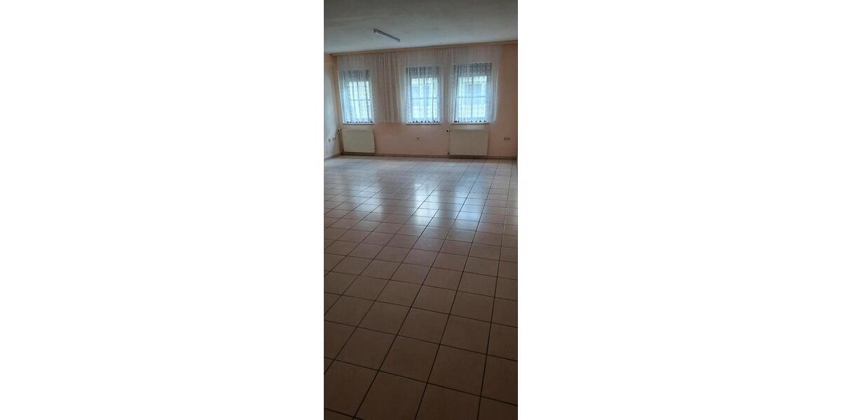 Etagenwohnung Friedberg (Hessen) - 5 Zimmer, 120 m&sup2;, 1.300&euro; | Angebot:26596236