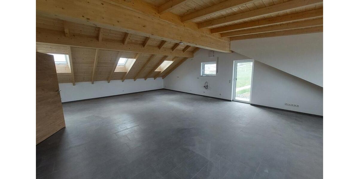 Dachgeschoßwohnung Eichendorf - 2 Zimmer, 98 m&sup2;, 840&euro; | Angebot:26661539