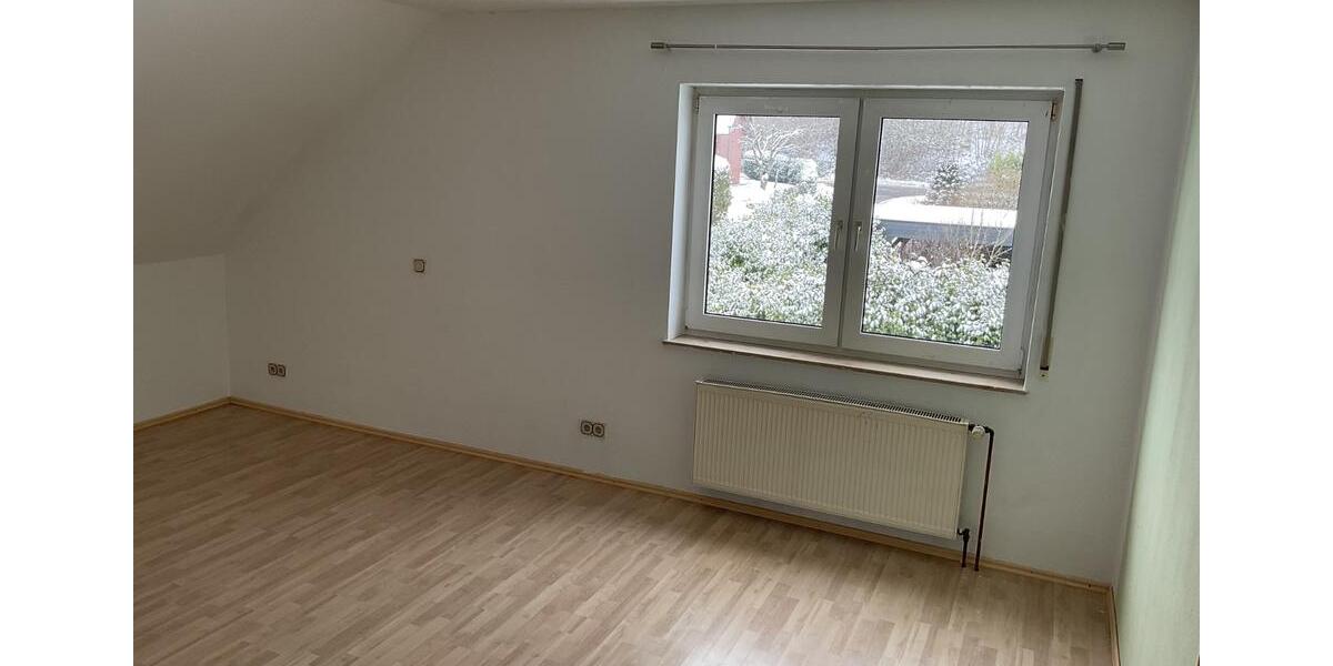 Dachgeschoßwohnung Bergneustadt - 3 Zimmer, 82 m&sup2;, 650&euro; | Angebot:24431077