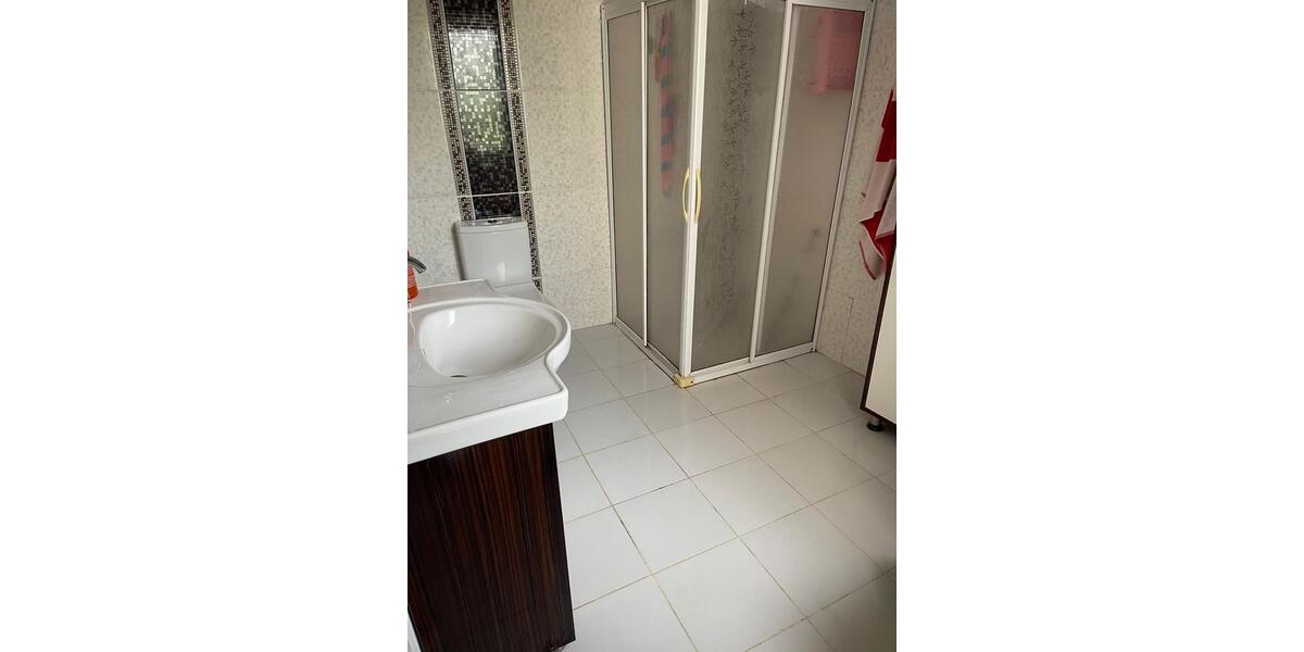 Etagenwohnung Grevenbroich - 6 Zimmer, 100 m&sup2;, 130&euro; | Angebot:26642921