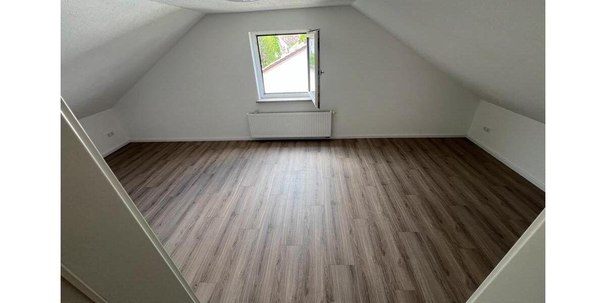 Dachgeschoßwohnung Stuttgart Zuffenhausen - 3 Zimmer, 67 m&sup2;, 1.200&euro; | Angebot:26640273