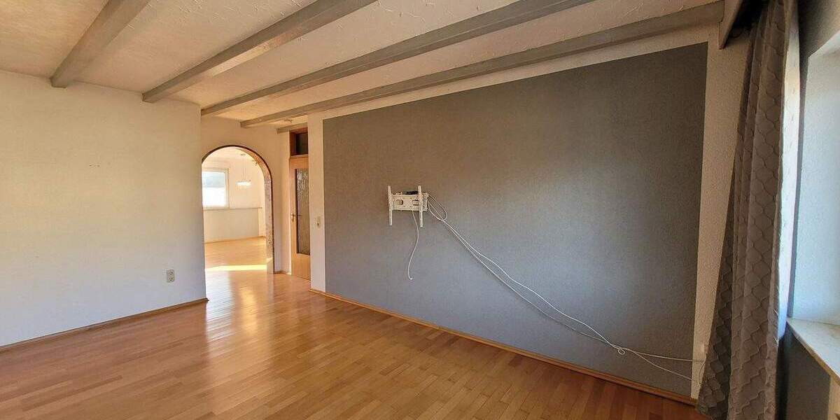 Etagenwohnung Kirchheim - 4 Zimmer, 130 m&sup2;, 980&euro; | Angebot:25845446