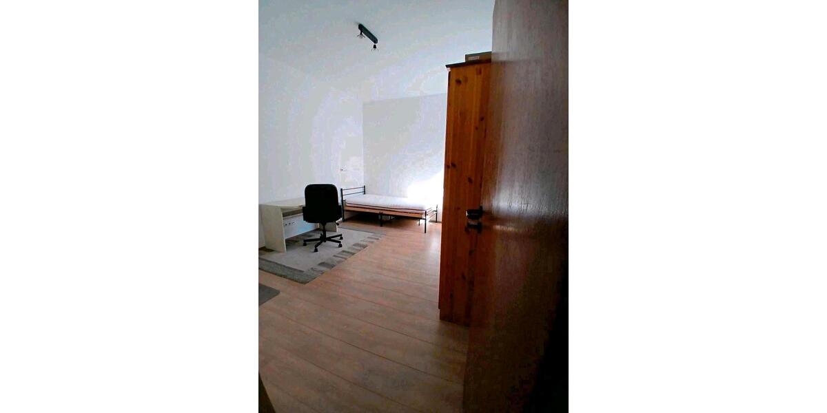 Etagenwohnung Berlin Spandau - 5 Zimmer, 16 m&sup2;, 470&euro; | Angebot:26095093