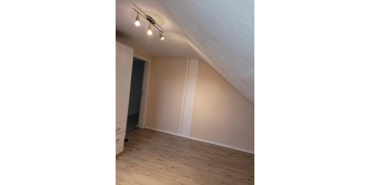 Dach Wohnung Bexbach zu Vermieten Neu renoviert mit Einbauküche 3 zimmer