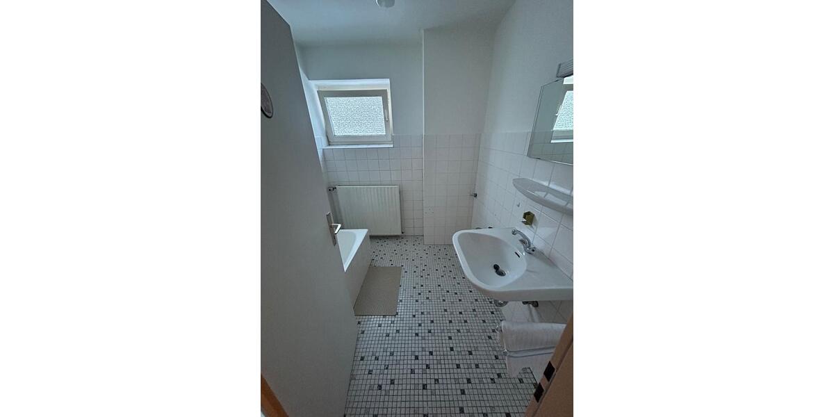 Wohnen auf Zeit Blomberg - 4 Zimmer, 100 m&sup2;, 15&euro; | Angebot:26044466