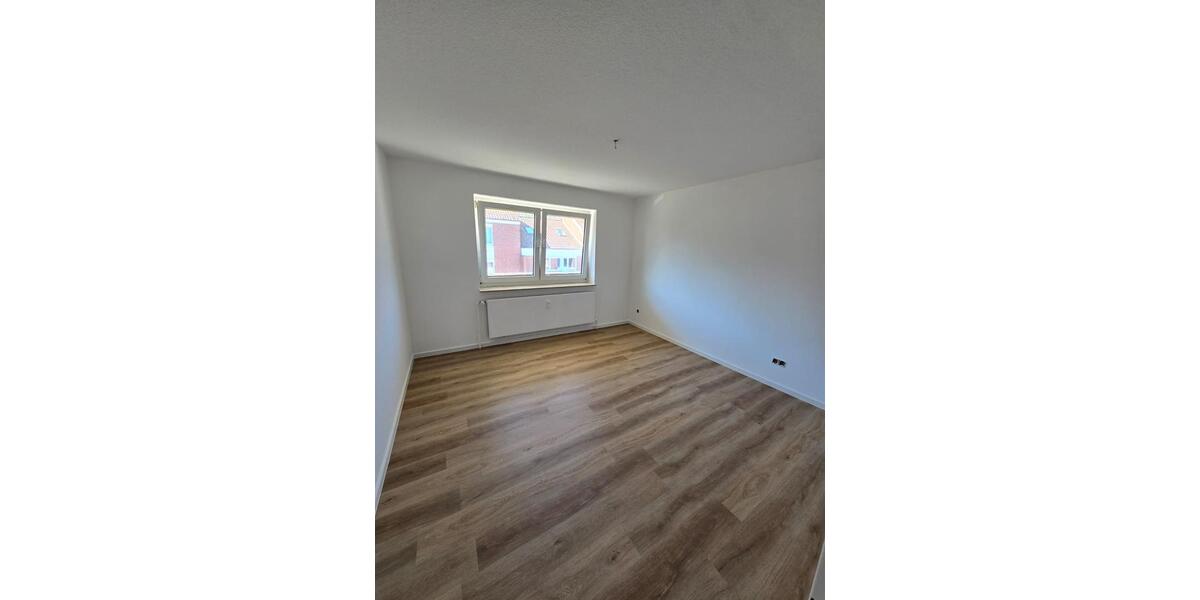 Etagenwohnung Esens - 3 Zimmer, 77 m&sup2;, 595&euro; | Angebot:26644544