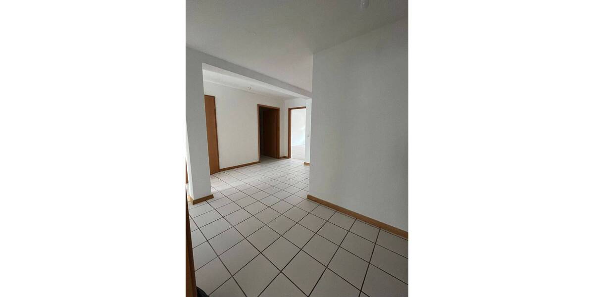 Etagenwohnung Gotha - 3 Zimmer, 107 m&sup2;, 920&euro; | Angebot:26763650
