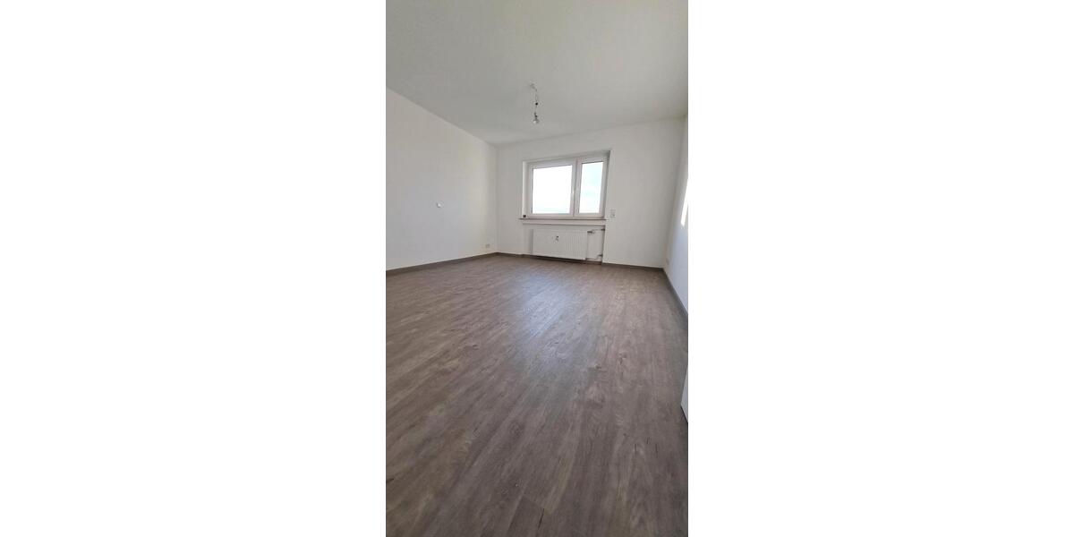 Helle, komplett renovierte 3-Zimmer-Wohnung 3 zimmer