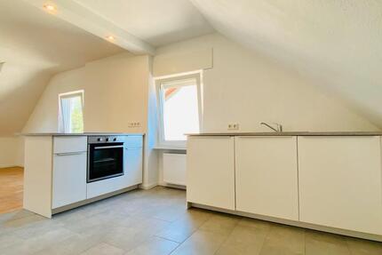 Schöne 2-Zimmer-Dachgeschosswohnung mit Einbauküche in Wadgassen 2 zimmer