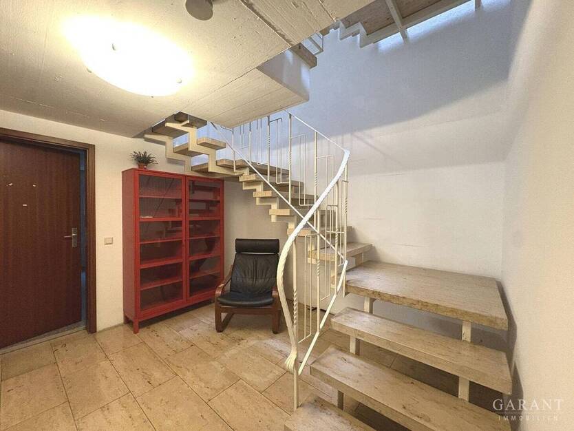 Großzügiges Haus mit zwei Garagen! 6 zimmer