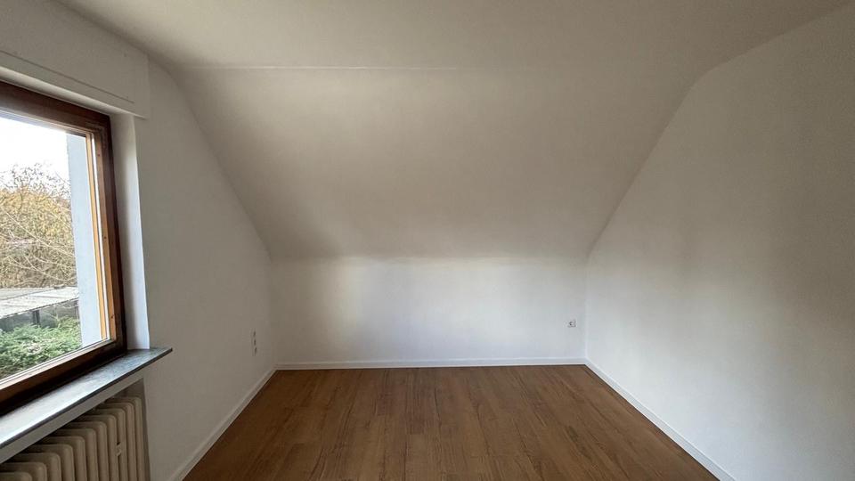 Dachgeschoßwohnung Roßdorf - 4 Zimmer, 106 m&sup2;, 1.430&euro; | Angebot:25950864