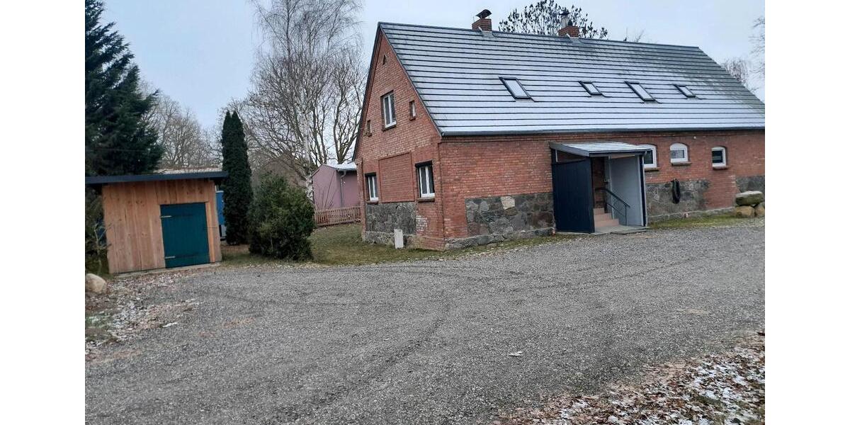 Etagenwohnung Gnoien - 5 Zimmer, 120 m&sup2;, 1.180&euro; | Angebot:24729214