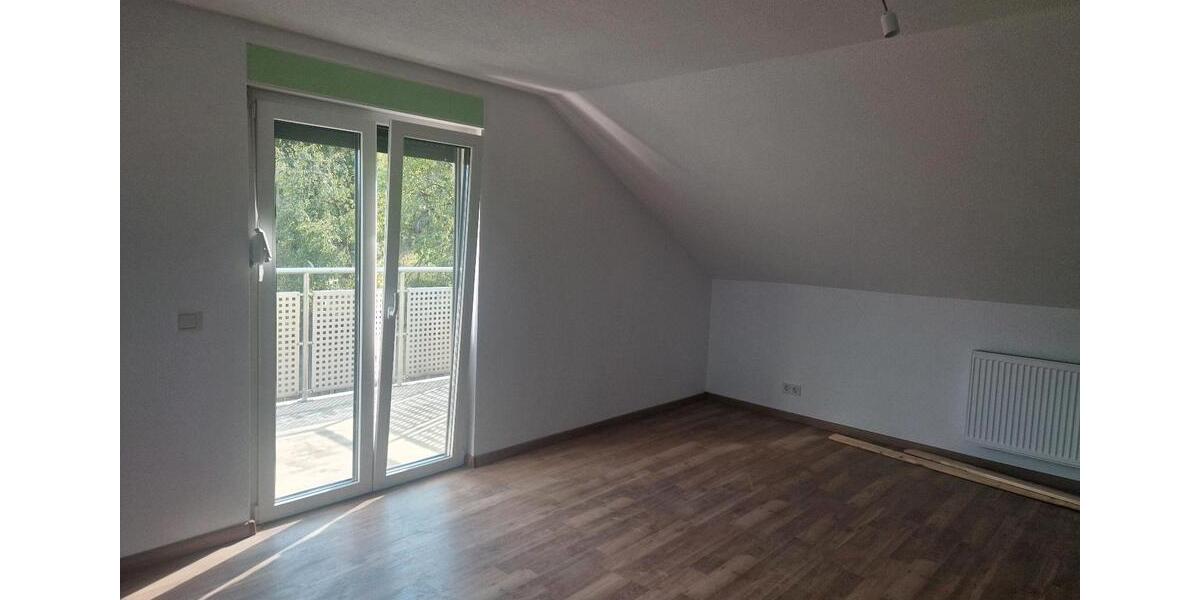 Dachgeschoßwohnung Gaildorf - 3 Zimmer, 90 m&sup2;, 870&euro; | Angebot:26519367