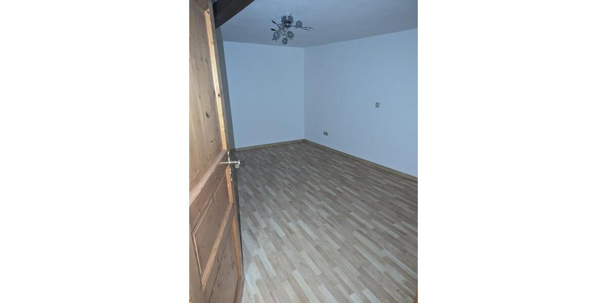 Erdgeschoßwohnung Bad Königshofen im Grabfeld - 3 Zimmer, 70 m&sup2;, 560&euro; | Angebot:24599994