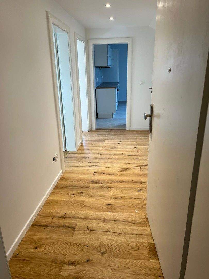 Frisch renovierte Dachgeschosswohnung inkl. Einbauküche 2 zimmer