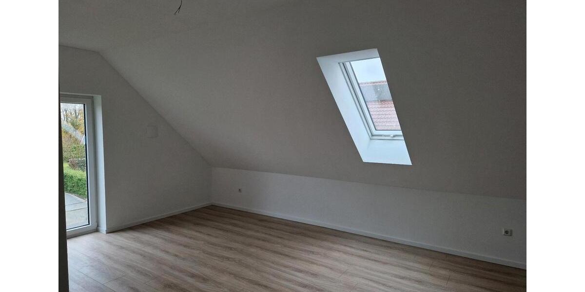 Dachgeschoßwohnung Moormerland - 3 Zimmer, 82 m&sup2;, 800&euro; | Angebot:24737782