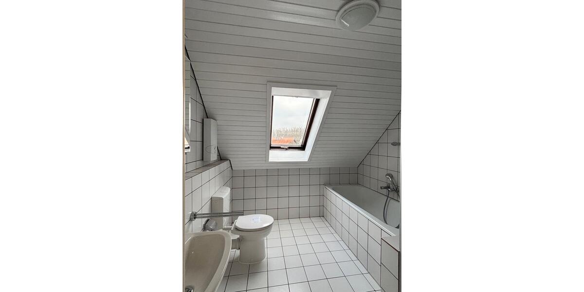 Dachgeschoßwohnung Delbrück - 3 Zimmer, 98 m&sup2;, 1.230&euro; | Angebot:25085008