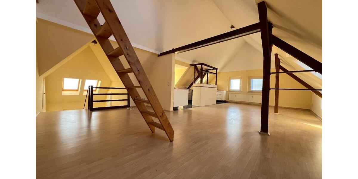 Dachgeschoßwohnung Riesa - 3 Zimmer, 95 m&sup2;, 665&euro; | Angebot:23021009