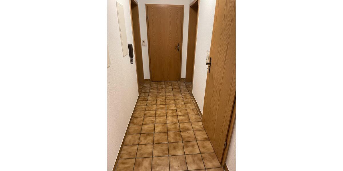 Erdgeschoßwohnung Sulzfeld - 3 Zimmer, 83 m&sup2;, 500&euro; | Angebot:25720264