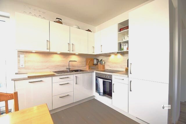 2-Zimmer-OG-Wohnung + 65,80 m² Wohnfläche + Aufzug + Balkon + Carport + EBK kann übernommen werden