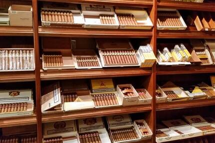 GUT EINGEFÜHRTES FACHGESCHÄFT FÜR TABAKZIGARRENPFEIFENGENUSSMITTEL UND ZUBEHÖR!!! zimmer